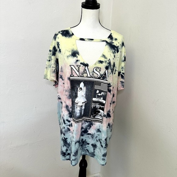 Torrid Top Short Sleeve Multicolor Tie dye‎ Size 2x 18-20 Nasa Graphic Print - Picture 1 of 16